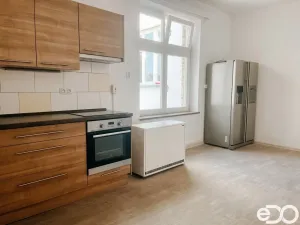 Pronájem bytu 2+1, Jindřichův Hradec, nám. Míru, 97 m2