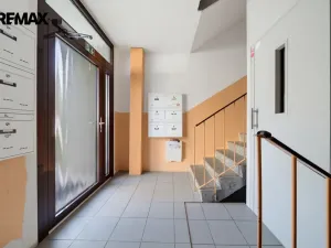 Prodej bytu 2+1, Karlovy Vary - Rybáře, Plešivecká, 64 m2