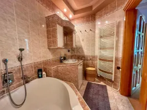 Pronájem bytu 3+1, Karlovy Vary, Bulharská, 90 m2
