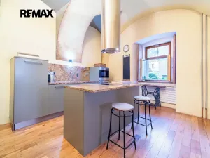 Pronájem bytu 3+1, Praha - Malá Strana, Valdštejnské náměstí, 91 m2
