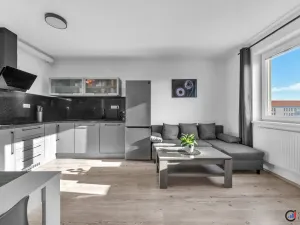 Prodej bytu 2+kk, Pardubice - Ohrazenice, U Sportovní školy, 59 m2