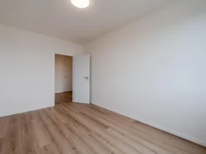 Pronájem bytu 3+1, Praha - Kobylisy, Chotovická, 83 m2