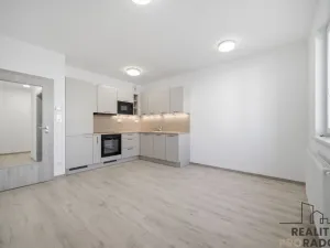 Pronájem bytu 2+kk, Pardubice, U Sportovní školy, 52 m2