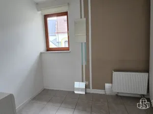 Pronájem obchodního prostoru, Sokolov, nábřeží Petra Bezruče, 31 m2
