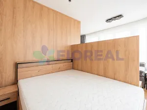 Pronájem bytu 1+kk, Praha - Radlice, U Komína, 38 m2