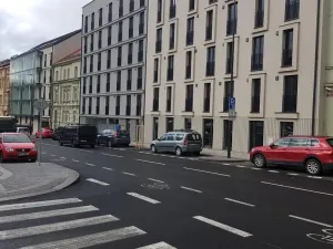 Pronájem garážového stání, Praha - Žižkov, Hartigova, 10 m2