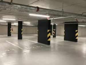 Pronájem garážového stání, Praha - Žižkov, Hartigova, 10 m2