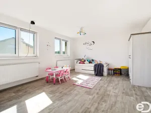 Prodej rodinného domu, Dobrovice, Husova ulice, 213 m2