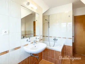 Pronájem bytu 2+1, Praha - Dejvice, Mydlářka, 55 m2