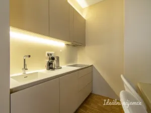 Pronájem bytu 2+kk, Praha - Nové Město, Charvátova, 54 m2