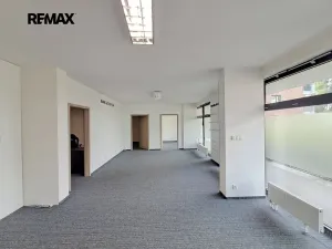 Pronájem obchodního prostoru, Praha - Modřany, Soukalova, 104 m2