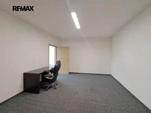 Pronájem obchodního prostoru, Praha - Modřany, Soukalova, 104 m2