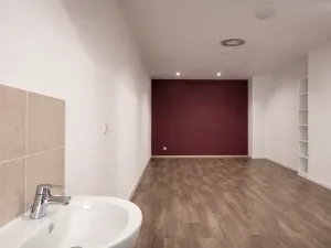 Pronájem obchodního prostoru, Karlovy Vary, Divadelní náměstí, 30 m2
