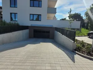 Pronájem garážového stání, Hradec Králové, Odlehlá, 14 m2