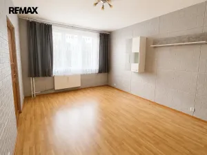 Pronájem bytu 1+1, Ostrov, Kollárova, 36 m2