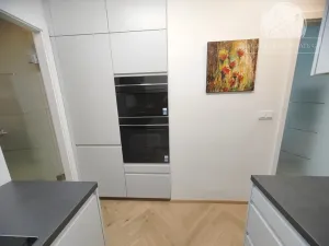 Pronájem bytu 2+1, Praha - Podolí, Podolská, 46 m2