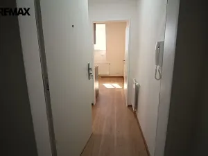 Pronájem bytu 1+kk, Chrastava, náměstí 1. máje, 30 m2