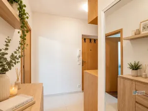Prodej bytu 2+kk, Zbuzany, Lomená, 51 m2