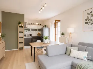 Prodej bytu 2+kk, Zbuzany, Lomená, 51 m2
