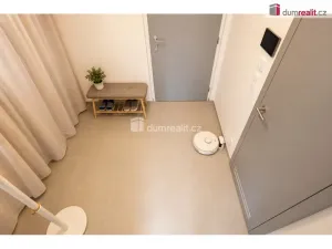 Pronájem bytu 1+kk, Praha - Modřany, Kolmanova, 37 m2