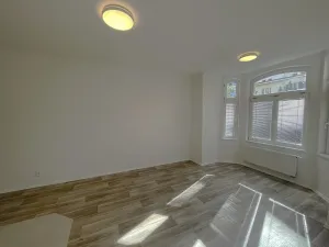 Pronájem bytu 3+kk, Praha, Bubenečská, 80 m2
