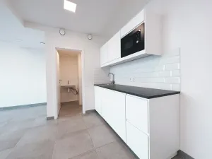 Pronájem kanceláře, Praha - Žižkov, Ke kapslovně, 33 m2