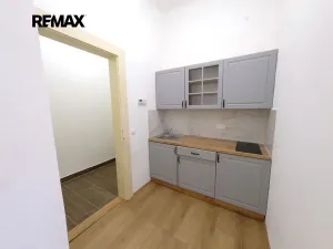 Pronájem bytu 2+kk, Praha - Libeň, Chlumčanského, 35 m2