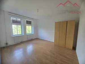 Prodej atypického bytu, Chomutov, náměstí Dr. Beneše, 155 m2