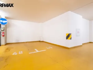 Prodej garážového stání, Praha - Nusle, Bartoškova, 11 m2