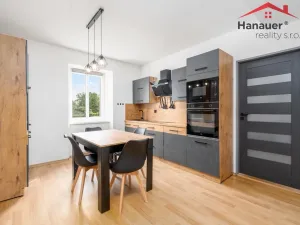 Prodej komerční nemovitosti, Hostomice, Školní náměstí, 487 m2