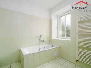 Prodej komerční nemovitosti, Hostomice, Školní náměstí, 487 m2