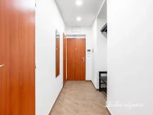 Pronájem bytu 2+kk, Praha - Vysočany, Spojovací, 47 m2