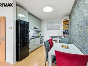 Prodej bytu 2+kk, Kamenice - Ládví, Benešovská, 60 m2