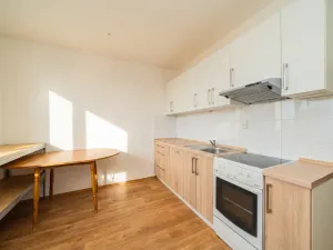 Prodej bytu 2+1, Milovice - Mladá, Průběžná, 65 m2