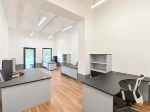 Prodej výrobních prostor, Praha - Horní Počernice, Komárovská, 210 m2