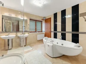 Prodej rodinného domu, Praha - Kyje, Sklenská, 200 m2
