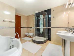 Prodej rodinného domu, Praha - Kyje, Sklenská, 200 m2