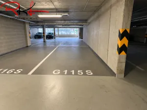 Pronájem garážového stání, Praha - Vysočany, 15 m2