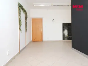 Pronájem obchodního prostoru, Chlumec nad Cidlinou - Chlumec nad Cidlinou IV, Kozelkova, 24 m2