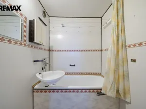 Prodej bytu 3+1, Karlovy Vary, Krymská, 71 m2