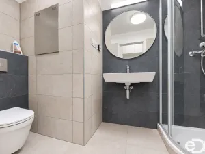 Pronájem bytu 1+kk, Praha, Choceradská, 41 m2