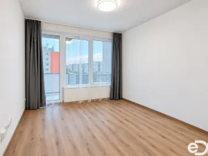Pronájem bytu 1+kk, Praha, Choceradská, 41 m2