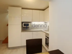 Pronájem bytu 1+1, Praha, K vodojemu, 58 m2