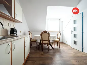 Prodej bytu 1+1, Karlovy Vary, Jabloňová, 45 m2