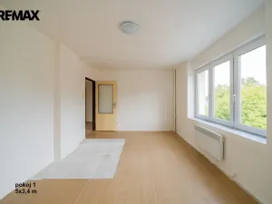 Prodej bytu 3+1, Odolena Voda - Dolínek, Náměstí Vítězslava Hálka, 77 m2