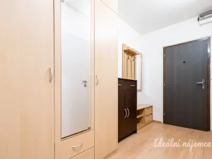 Pronájem bytu 2+kk, Praha - Petrovice, Lessnerova, 43 m2