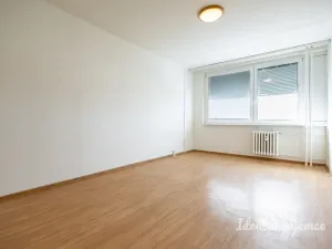 Pronájem bytu 2+kk, Praha - Petrovice, Lessnerova, 43 m2