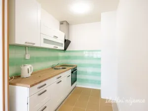 Pronájem bytu 2+kk, Praha - Petrovice, Lessnerova, 43 m2
