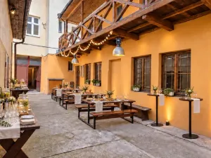 Pronájem restaurace, Praha, Nad Kolčavkou, 402 m2