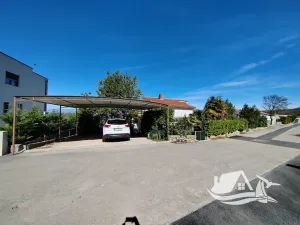 Prodej vícegeneračního domu, Njivice, Chorvatsko, 130 m2